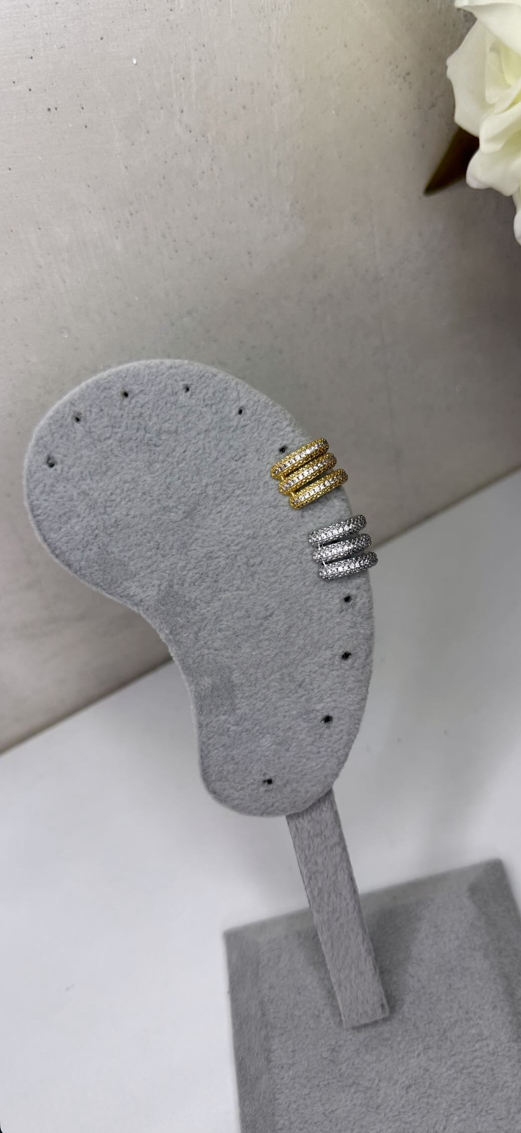 Ear cuff tris